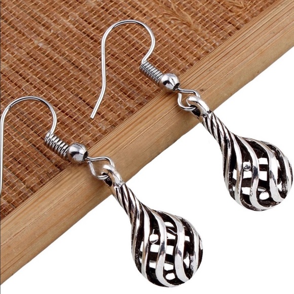 Antiqued Silver Alloy Bulb Earrings!. - Picture 5 of 6